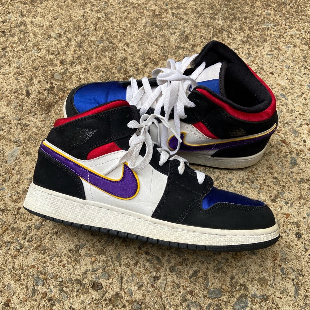 - Air Jordan 1 Mid SE Rivals Multi-Color - Picture 13 of 16